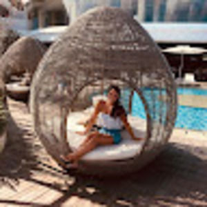 Meet your Posher, Laura